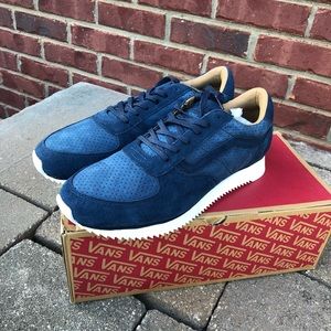 Vans Ultrcush Runner Sneakers in navy blue